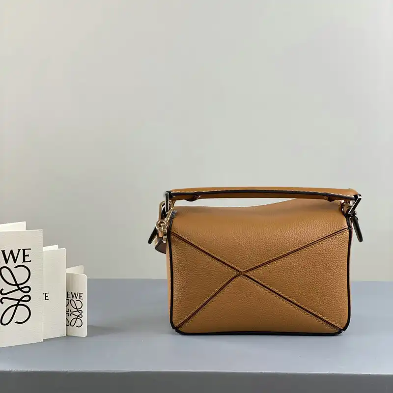 Loewe Bag 2209SW0009