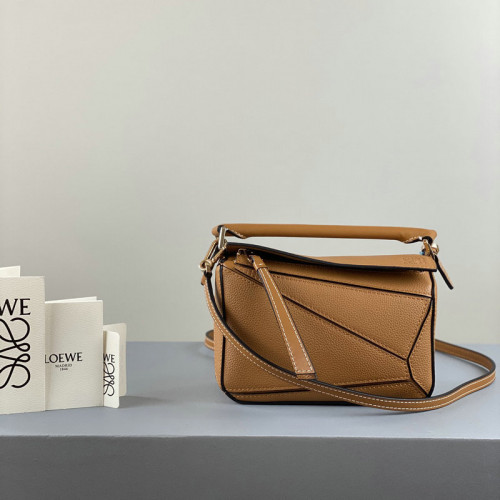 FASH Loewe Bag 2209SW0009