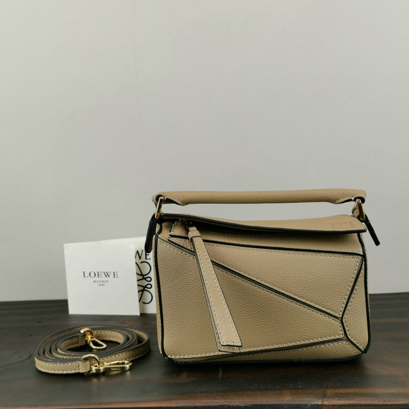 FASH Loewe Bag 2209SW0010