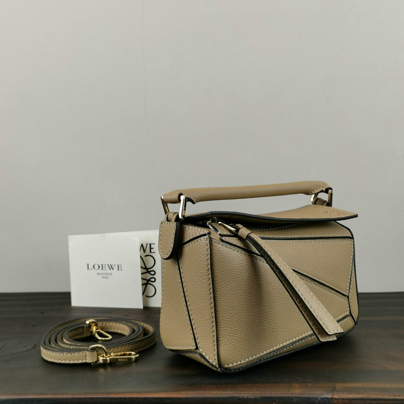 FASH Loewe Bag 2209SW0010