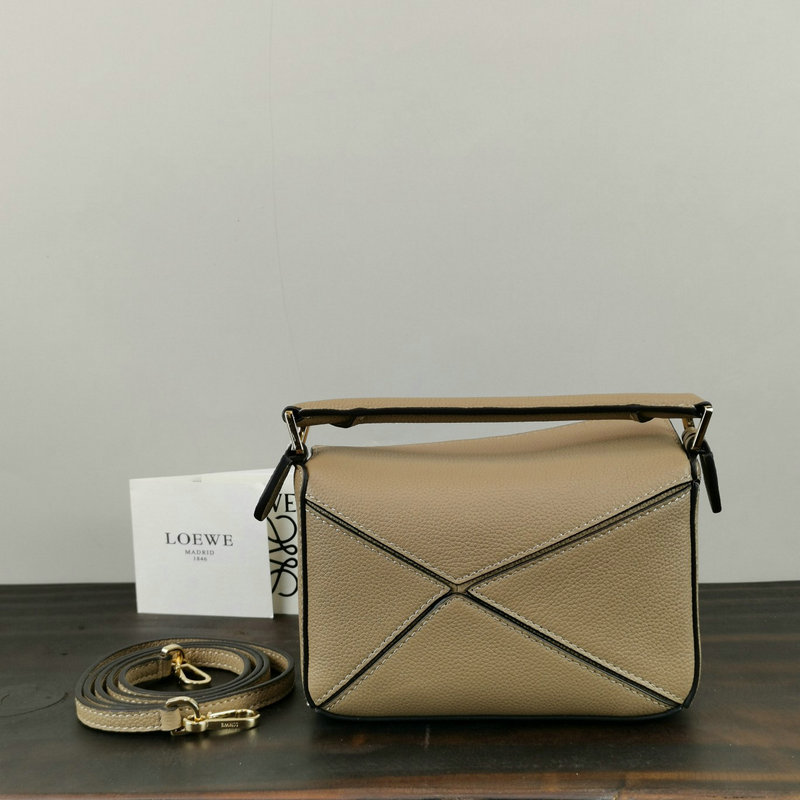 FASH Loewe Bag 2209SW0010