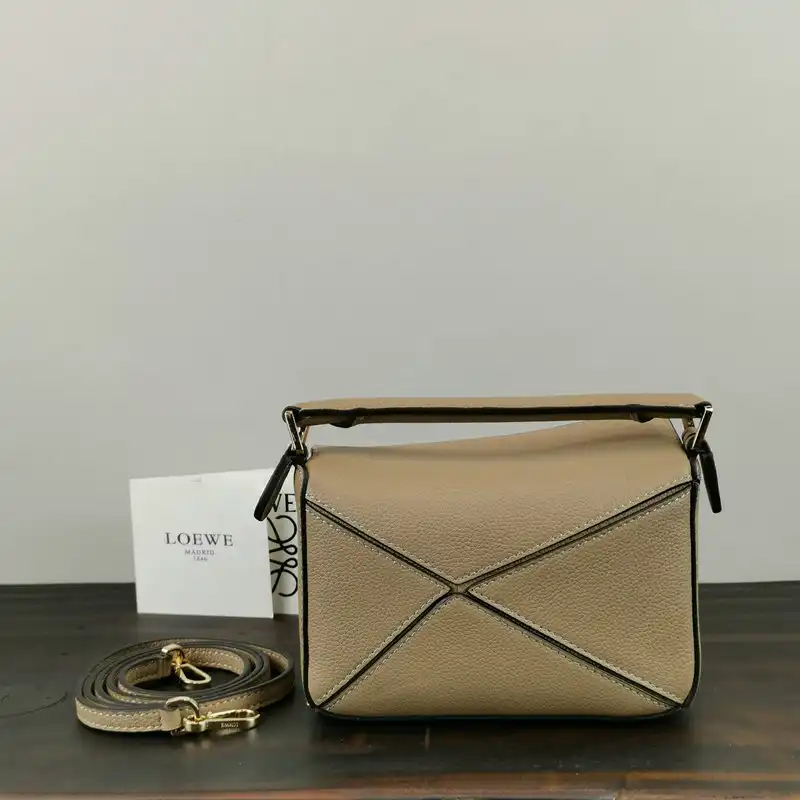 Loewe Bag 2209SW0010