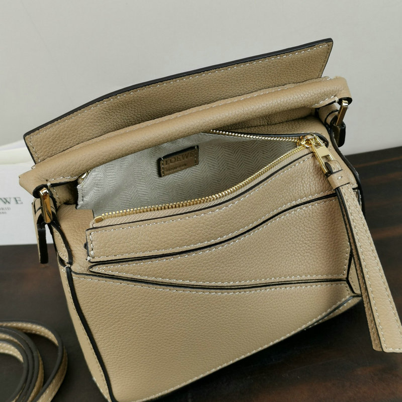 FASH Loewe Bag 2209SW0010