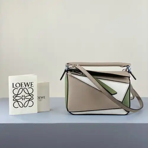 Loewe Bag 2209SW0011