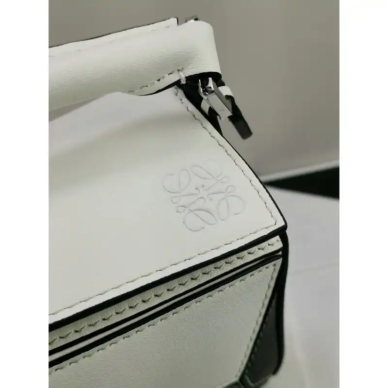 Loewe Bag 2209SW0015