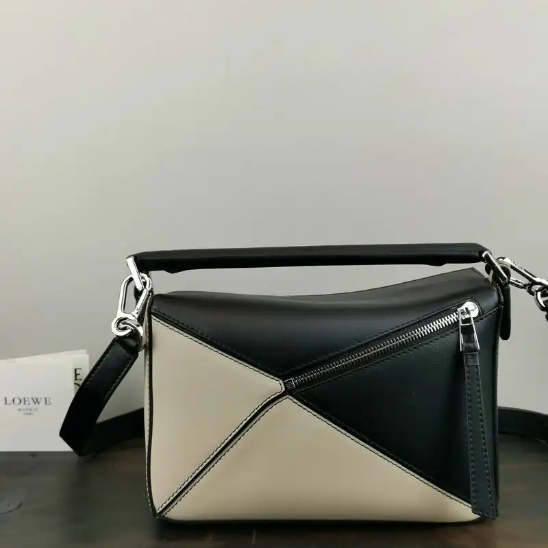 Loewe Bag 2209SW0016