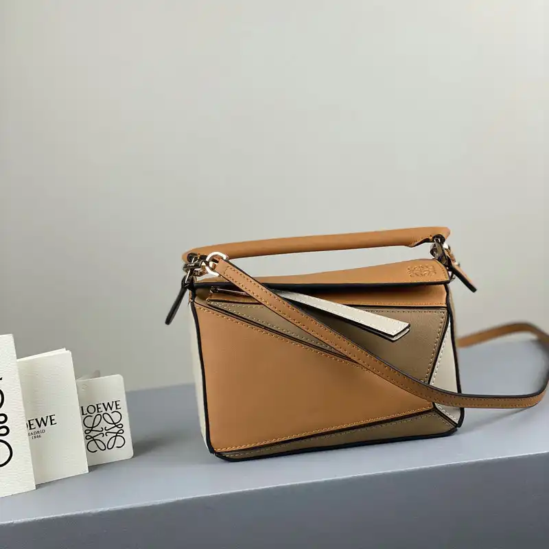 Loewe Bag 2209SW0018