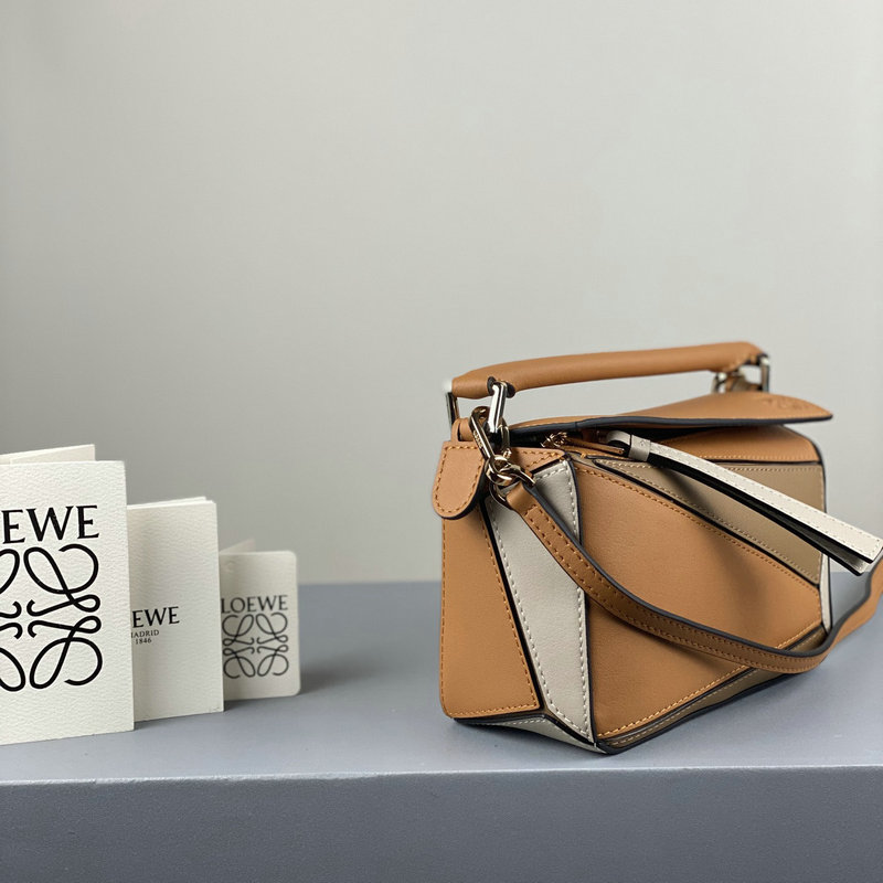 FASH Loewe Bag 2209SW0018