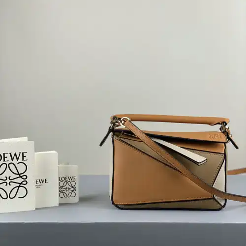 Loewe Bag 2209SW0018