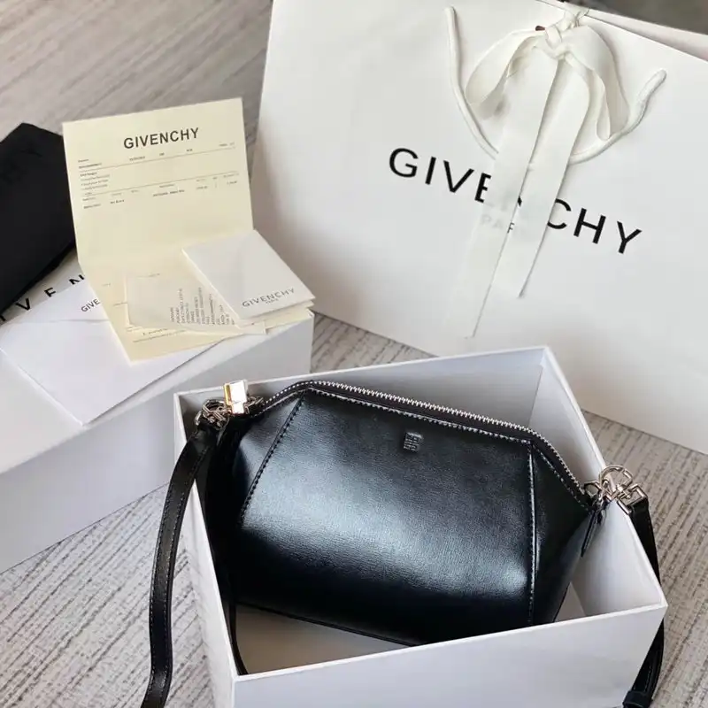 Fashionrepsfam ru Givenchy Bag 2209SW0022