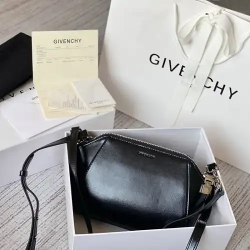 Fashionrepsfam ru Givenchy Bag 2209SW0022