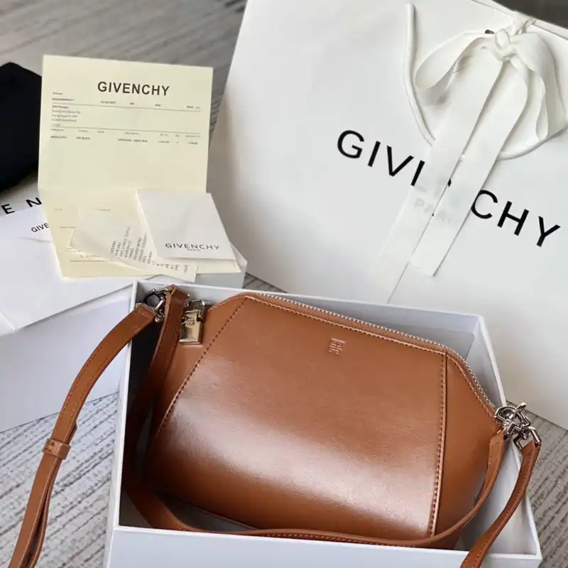 Givenchy Bag 2209SW0024