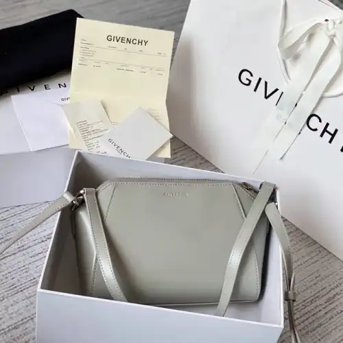 Fashionrep Givenchy Bag 2209SW0026