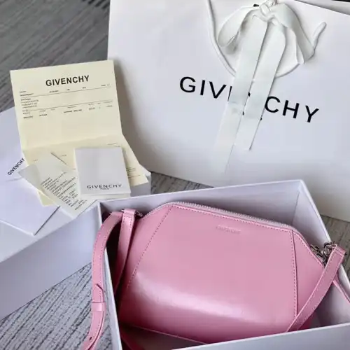 Fashionrep Givenchy Bag 2209SW0027