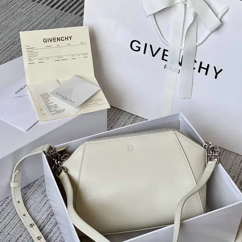 Givenchy Bag 2209SW0029