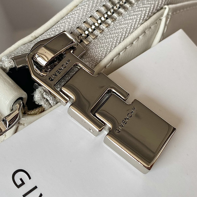 FASH Givenchy Bag 2209SW0029