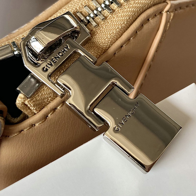 FASH Givenchy Bag 2209SW0030