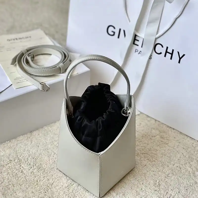 Givenchy Bag 2209SW0031