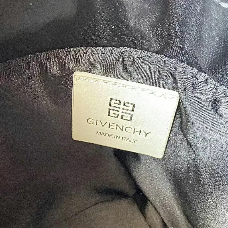 Givenchy Bag 2209SW0031