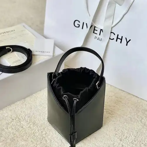 Givenchy Bag 2209SW0032