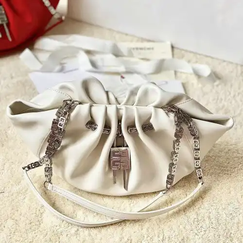 Givenchy Bag 2209SW0035