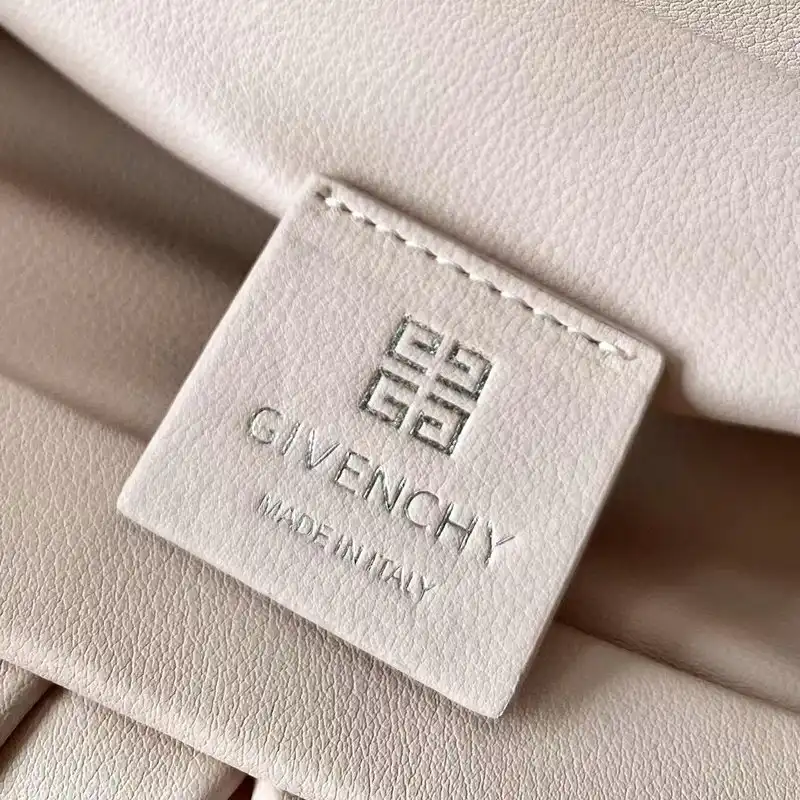 Givenchy Bag 2209SW0038