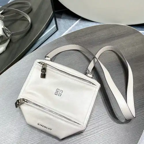 Fashionrep Givenchy Bag 2209SW0045