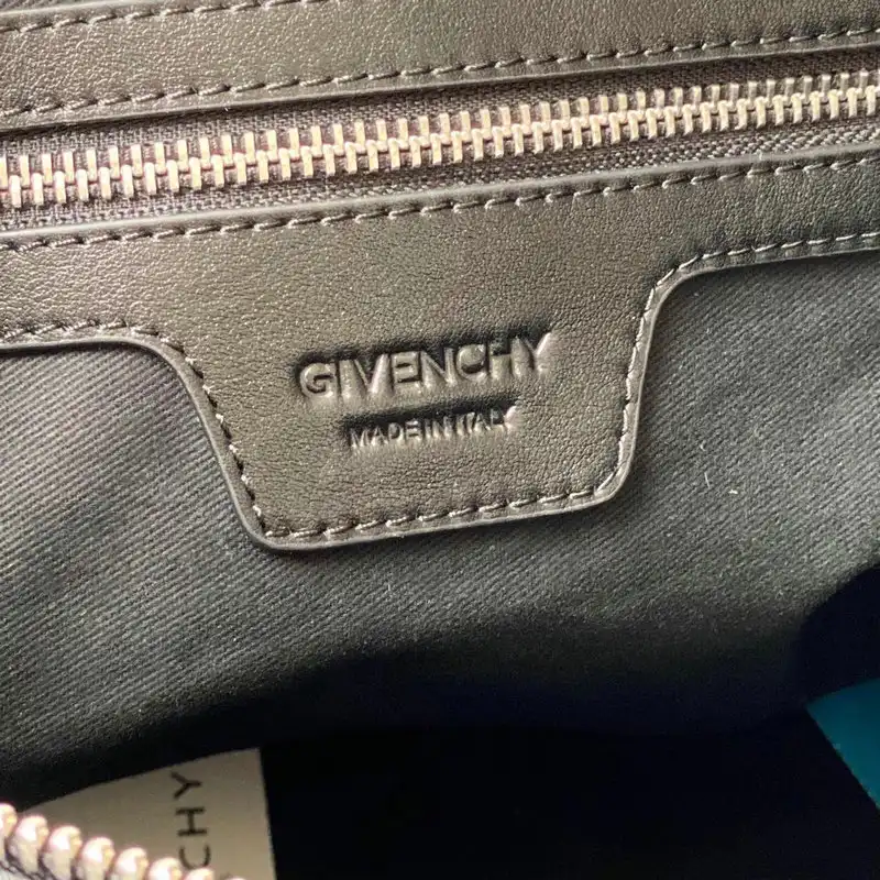 Givenchy Bag 2209SW0049