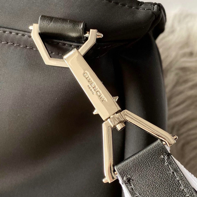 FASH Givenchy Bag 2209SW0050