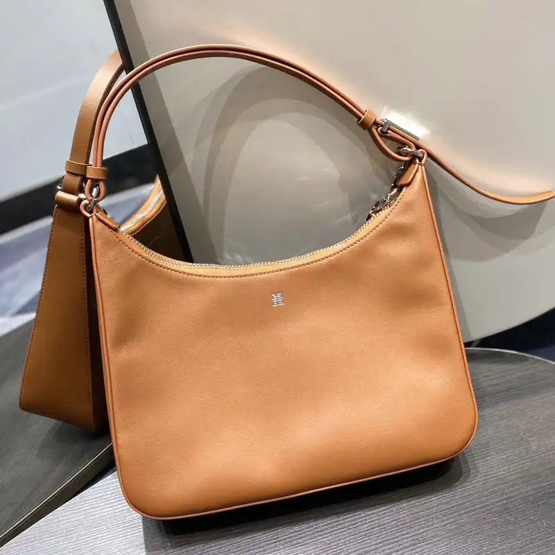 Givenchy Bag 2209SW0057