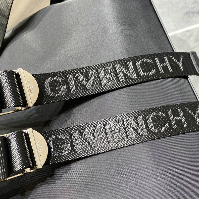 FASH Givenchy Bag 2209SW0061