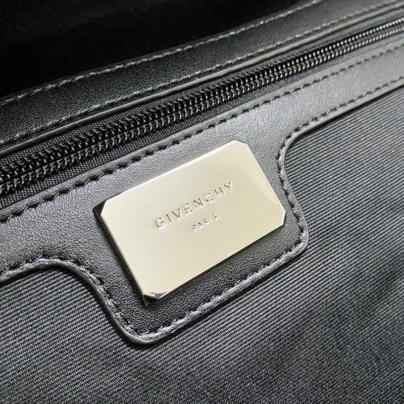 FASH Givenchy Bag 2209SW0061