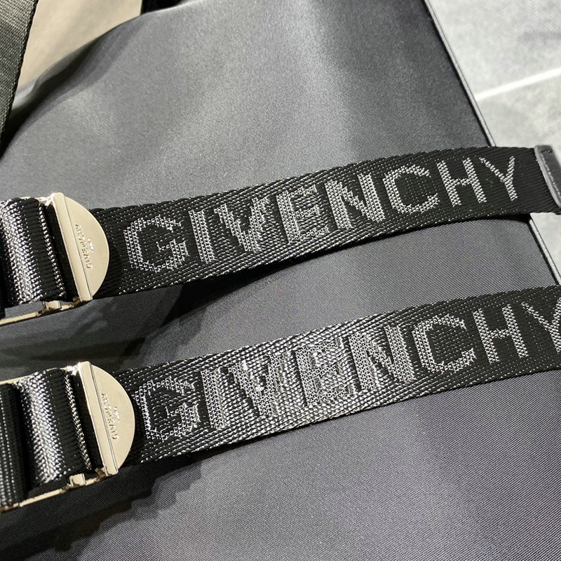 FASH Givenchy Bag 2209SW0063