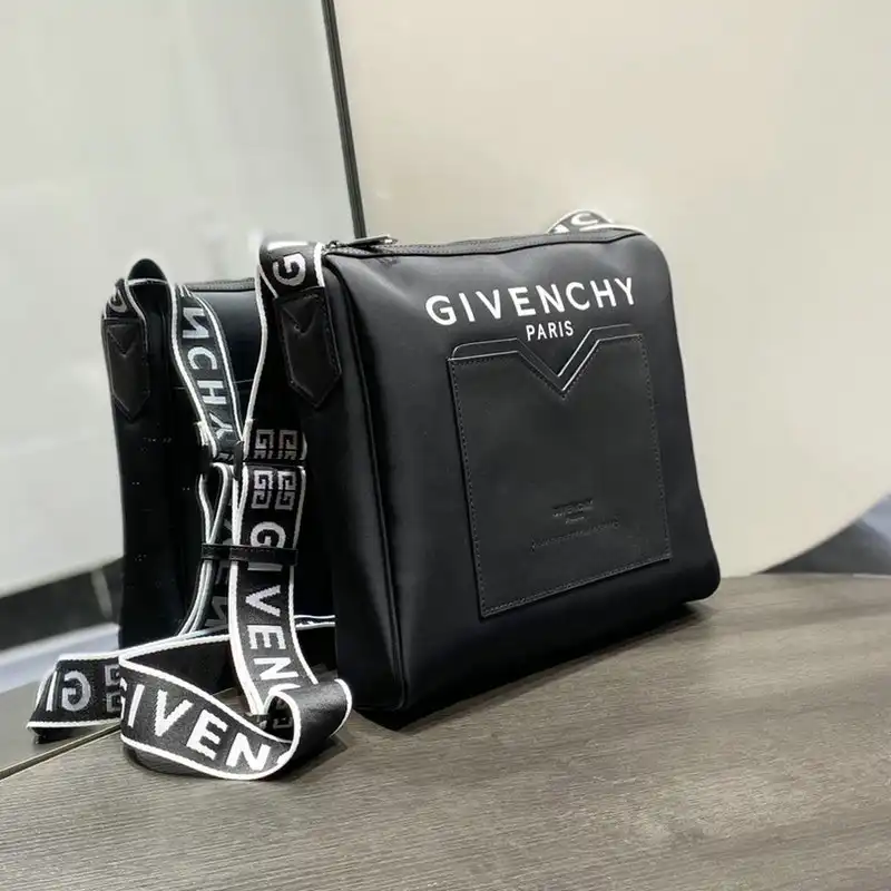 Givenchy Bag 2209SW0069