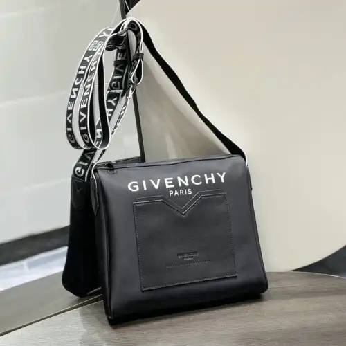 Givenchy Bag 2209SW0069