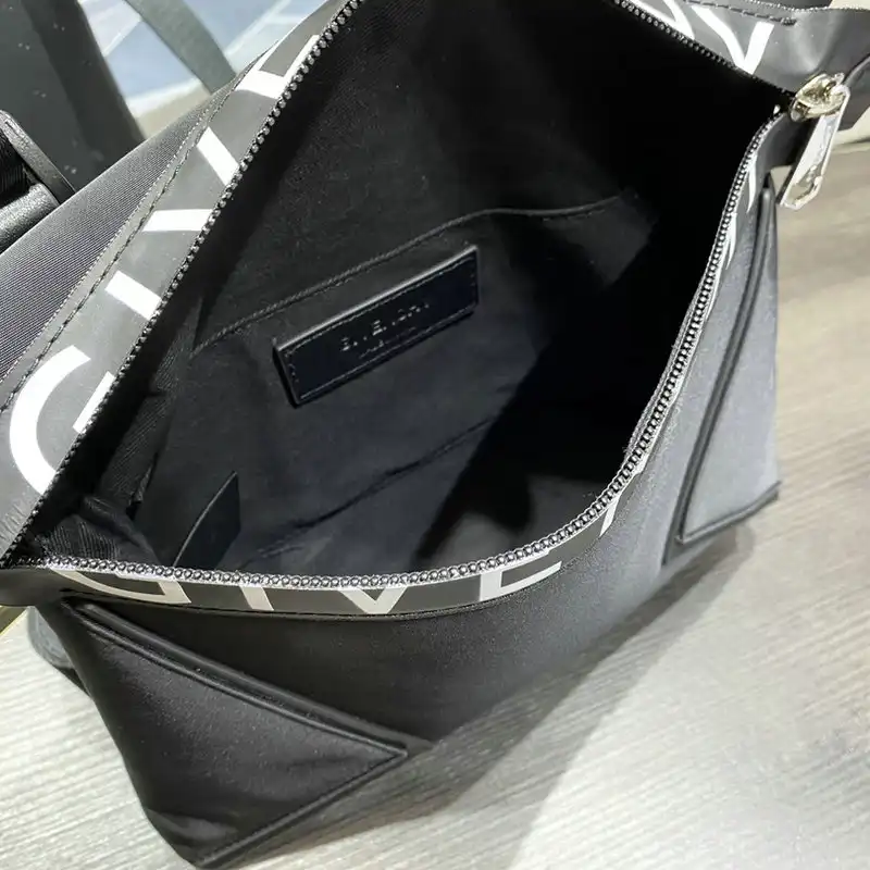 Givenchy Bag 2209SW0072