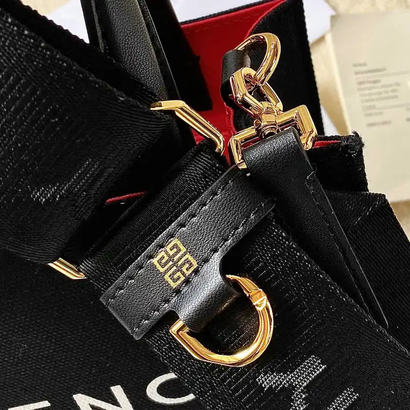 Givenchy Bag 2209SW0079