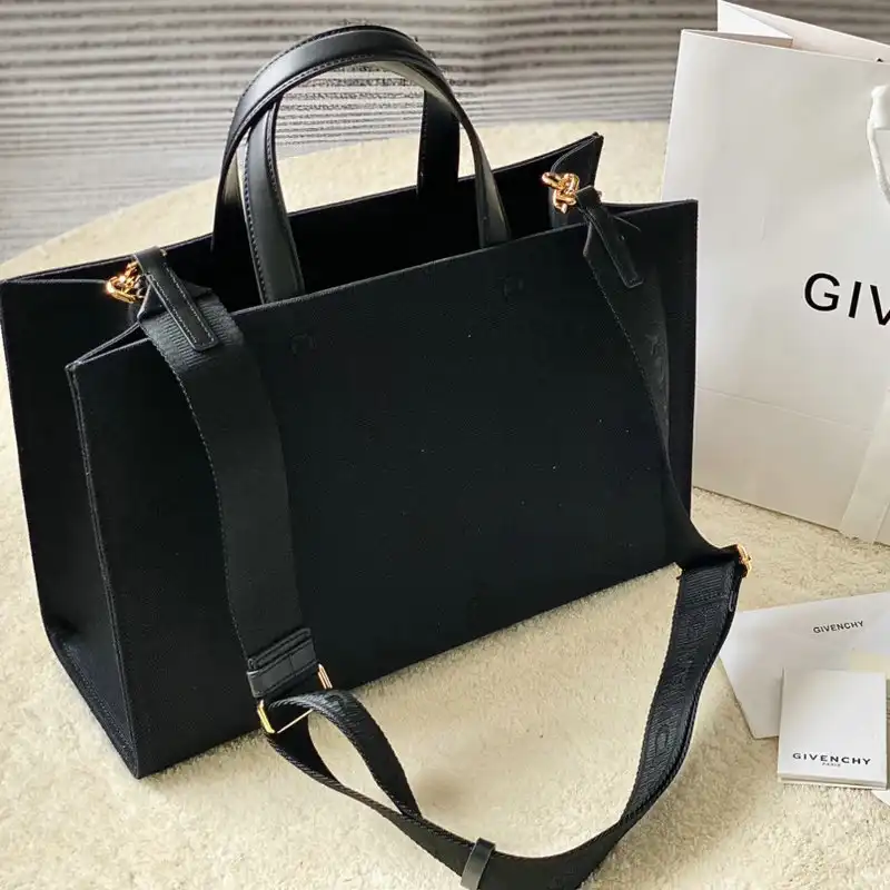 Givenchy Bag 2209SW0081