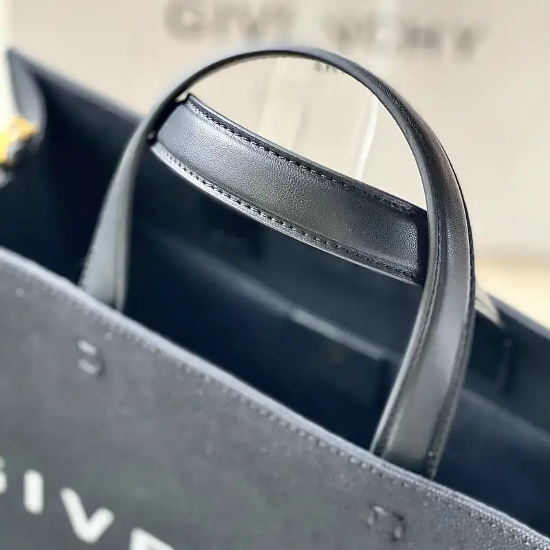 Givenchy Bag 2209SW0081