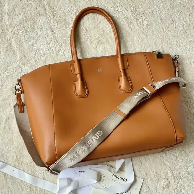 Givenchy Bag 2209SW0084