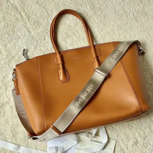 Givenchy Bag 2209SW0084