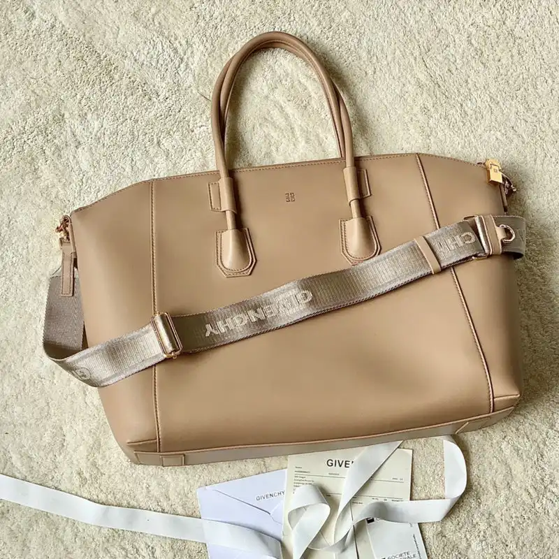 Givenchy Bag 2209SW0085