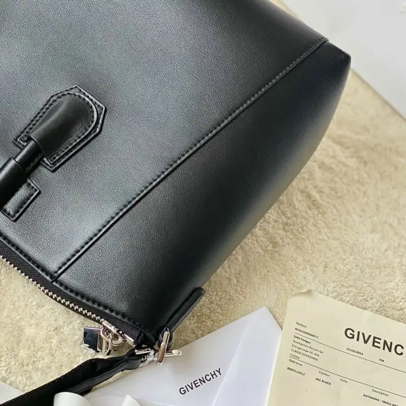 Givenchy Bag 2209SW0086