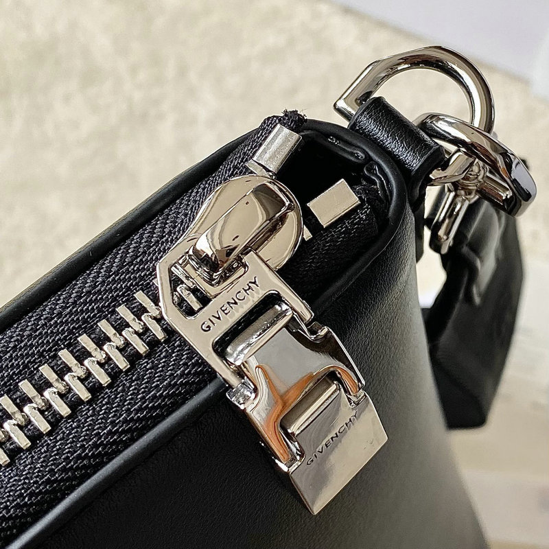 FASH Givenchy Bag 2209SW0086