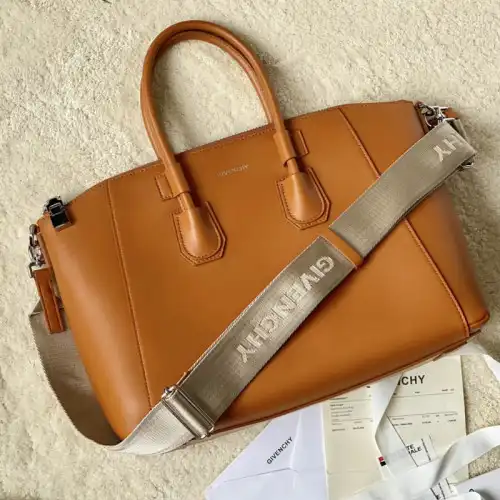 Givenchy Bag 2209SW0087