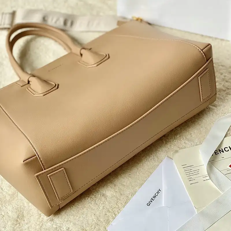 Givenchy Bag 2209SW0088