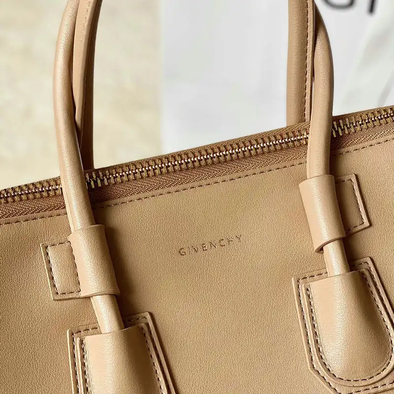 Givenchy Bag 2209SW0088