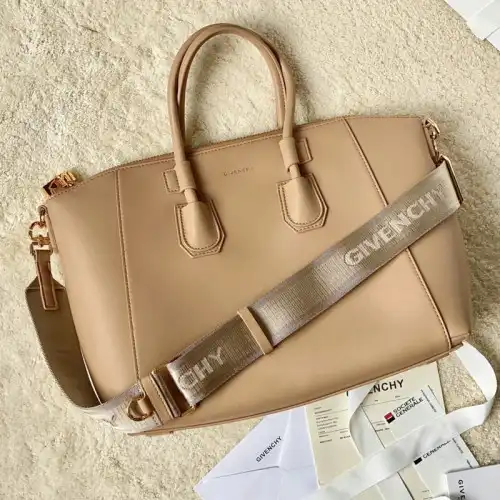 Givenchy Bag 2209SW0088