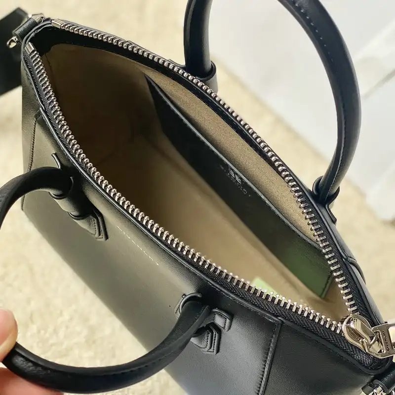 Givenchy Bag 2209SW0089