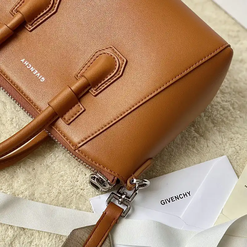 Givenchy Bag 2209SW0090